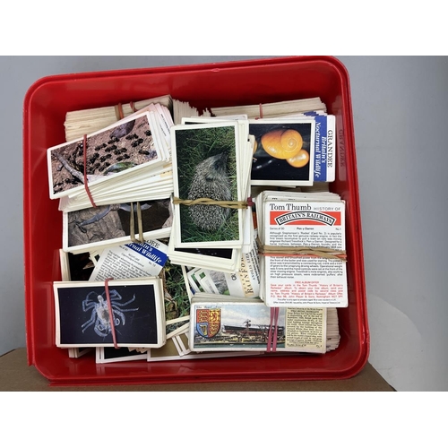 257 - Collection of collectors cards and tea cards