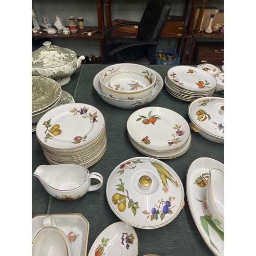 279 - Large collection of Royal Worcester Evesham pattern