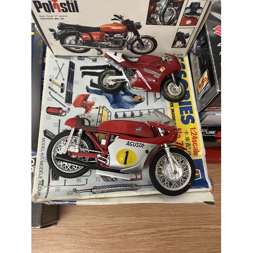 337 - Collection of motorcycle model kits - some completed
