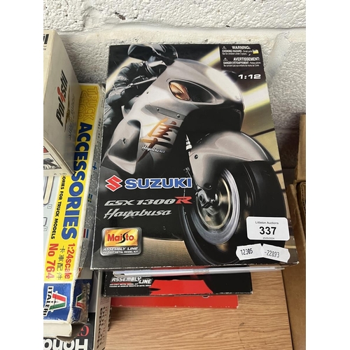 337 - Collection of motorcycle model kits - some completed