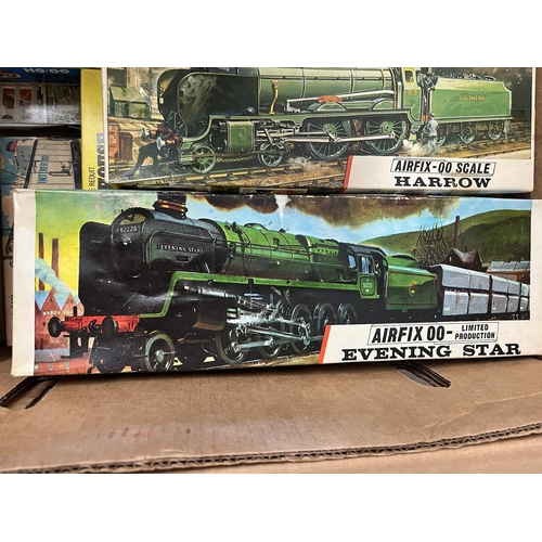 339 - Collection of mostly Airfix railway kits