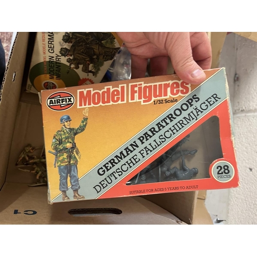340 - Collection of model soldiers and Airfix kits 