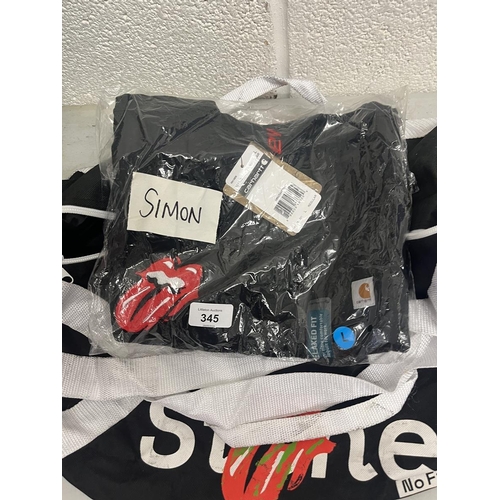 345 - 2018 Rolling Stones 'No Filter' tour bag, t-shirts, badges etc and VIP pass