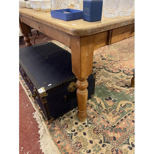 395 - Pine farmhouse table - Approx size L: 137cm W: 91cm H: 76cm