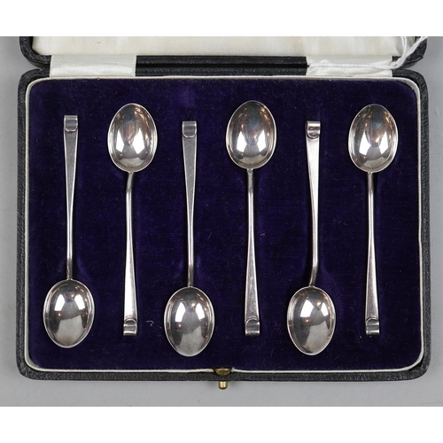 5 - Cased set silver handled butter knives together with cased Hukin & Heath silver teaspoons