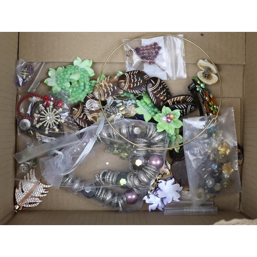 72 - Collection of costume jewellery