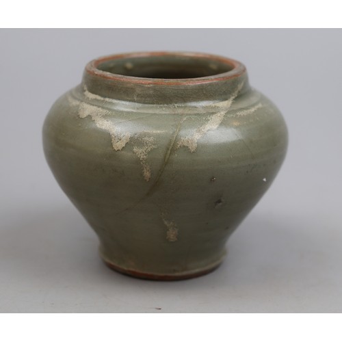 131 - Chinese Ming Celadon pot - Approx height 11cm