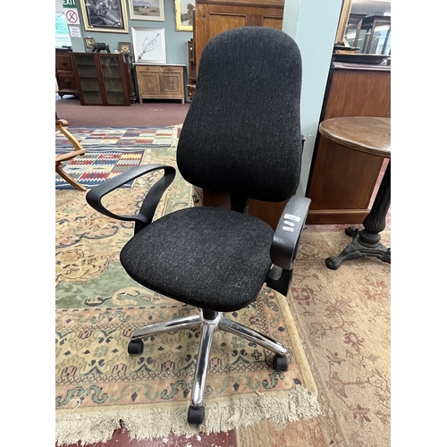 354 - Modern office chair