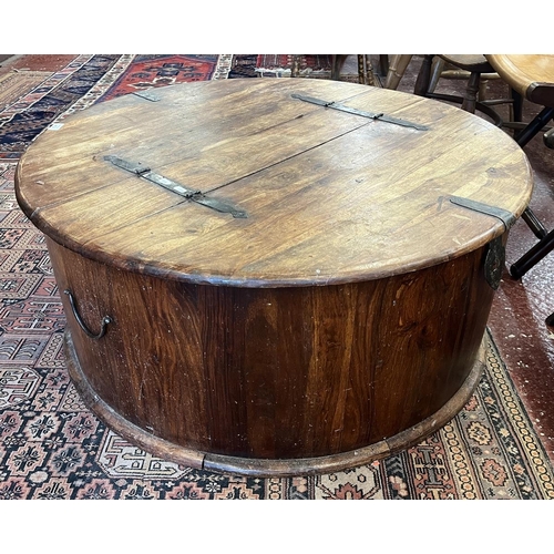 412 - Round drum coffee table with storage - Approx diameter: 94cm H: 41cm