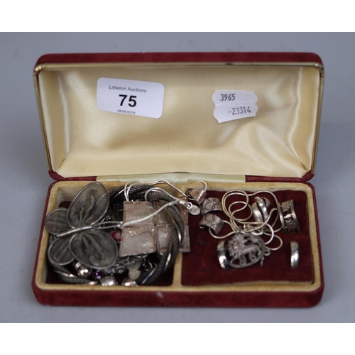 75 - Collection of silver jewellery