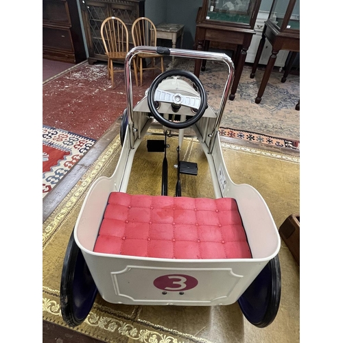 370 - Child's pedal car