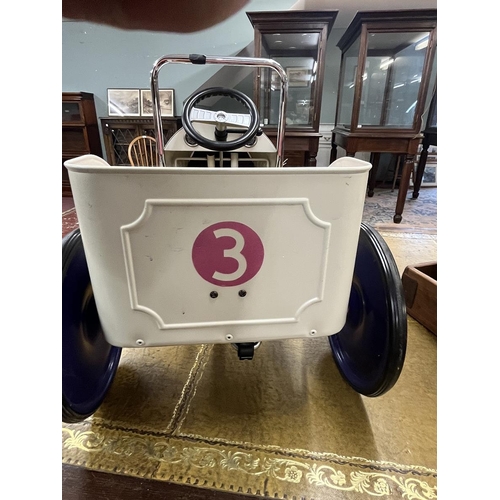 370 - Child's pedal car