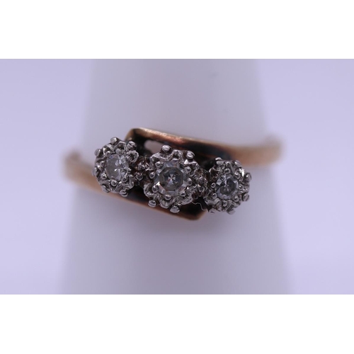 41 - 9ct gold 3 stone diamond ring - Size P½