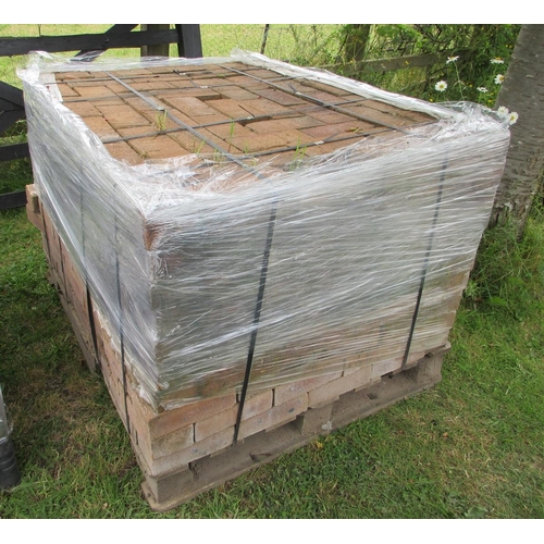 92 - Approx 500 Pallet of red bricks