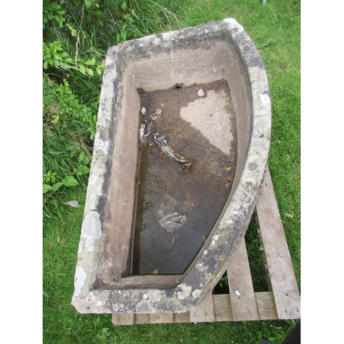 264 - 18th century stone corner D trough - Approx Length: 127cm  Width: 76cm  Height: 51cm