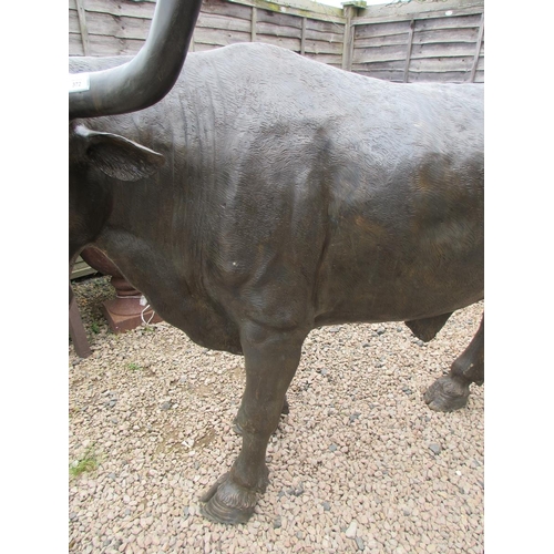 372 - Very impressive life size bronze bull - Approx Length - Tip of horn to tail: 260cm  Height: 157cm  W... 