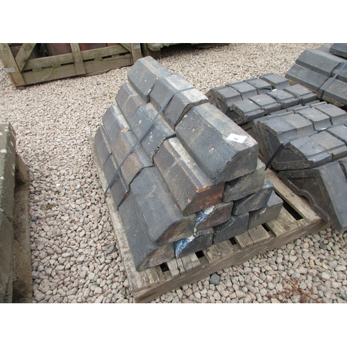 70 - Approx 30 reclaimed Victorian chamfered stretcher sill bricks with 20 wall copings