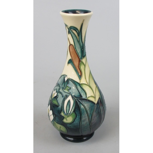 150 - Moorcroft vase - Approx height: 17cm