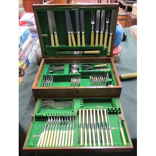 187 - Cased Mappin & Webb cutlery set