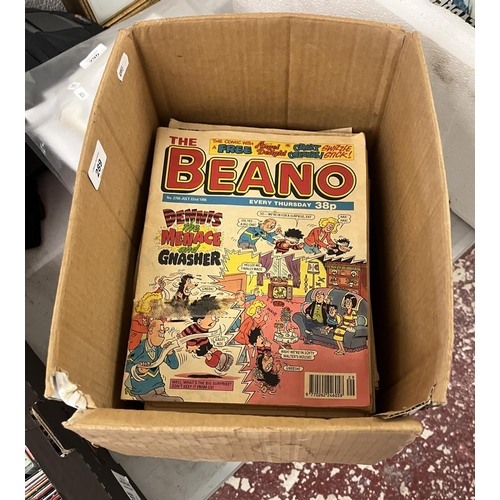289 - Collection of vintage comics to include Beano, Roy of the Rovers etc