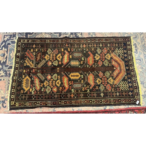 367 - Small patterned rug - Approx size 150cm x 86cm
