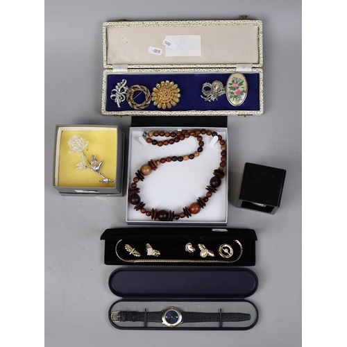 65 - Collection of costume jewellery