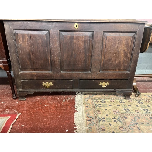 266 - 19th c. Georgian oak mule chest , with 2 lower drawers, panelled with brass fixtures - Approx 127cm ... 