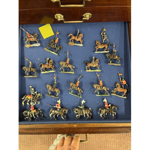 318 - 14 drawer collectors chest full of Kieler Linnfiguren Tin Flat soilders - Approx size: L: 104cm W: 5... 