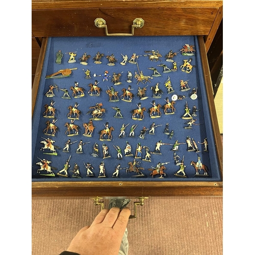 318 - 14 drawer collectors chest full of Kieler Linnfiguren Tin Flat soilders - Approx size: L: 104cm W: 5... 
