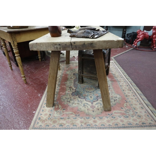 370 - Early rustic tavern table - Approx size: L: 133cm W: 63cm H: 75cm