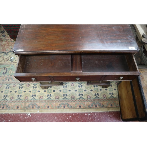 402 - Mahogany kneehole desk - Approx size: L: 82cm W: 51cm H: 75cm