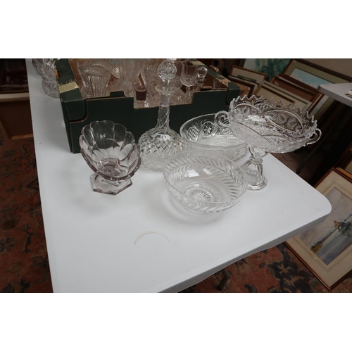 418 - Large collection of glass