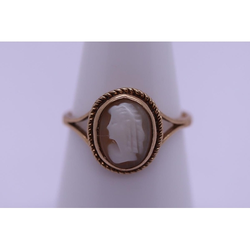 46 - 9ct gold cameo ring - Size O