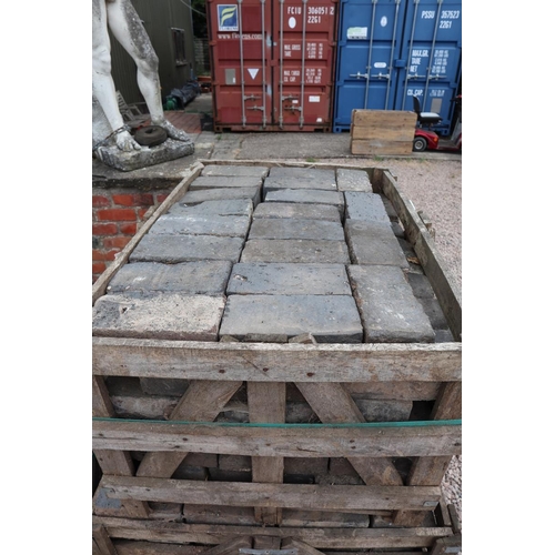 483 - 4 pallets of blue stone pavers