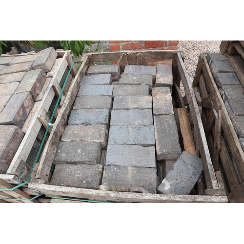 483 - 4 pallets of blue stone pavers