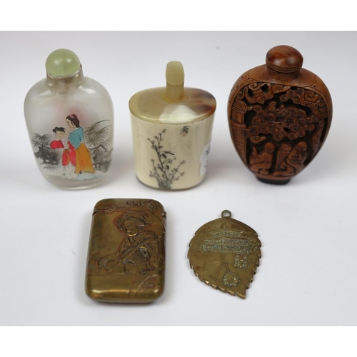 113 - Collection of Japanese items to include reverse painted snuff bottle and vesta cases