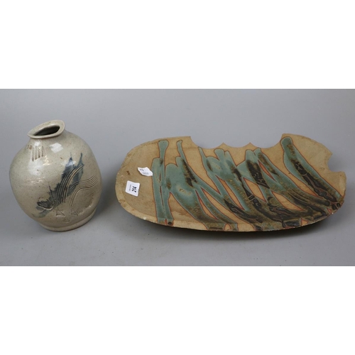 214 - 2 pieces of Leslie Parrot studio pottery