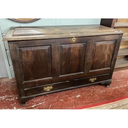 317 - 19th c. Georgian oak mule chest , with 2 lower drawers, panelled with brass fixtures - Approx W: 127... 