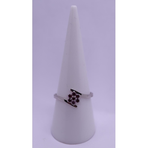 33 - White gold amethyst cluster ring - Size P