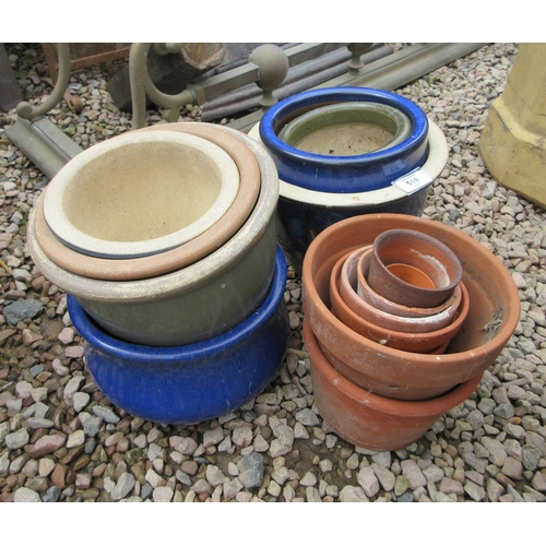 518 - Collection of garden pots to include terracotta