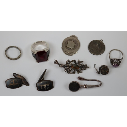 80 - Collection of silver jewellery