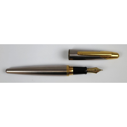 83 - Pen - Alfred Dunhill AD2000 fountain pen with 18ct gold nib