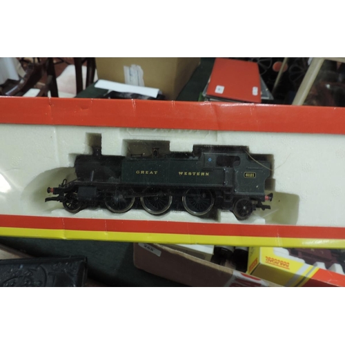 255 - Good collection of Hornby locomotives to include the Flying Scotsman