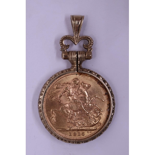 63 - Full sovereign 1915 in 9ct gold mount - Approx weight 12.6g