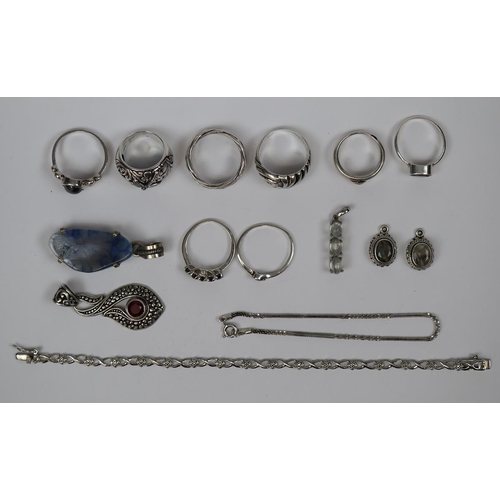 67 - Good collection of silver stone set jewellery to include amethyst, garnet, quartz, geode agate etc