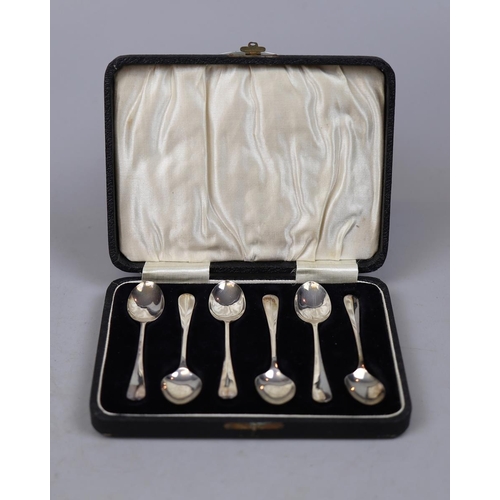 10 - Cased set of 6 hallmarked silver teaspoons with rat tails, Birmingham 1929 - Approx weight: 40g