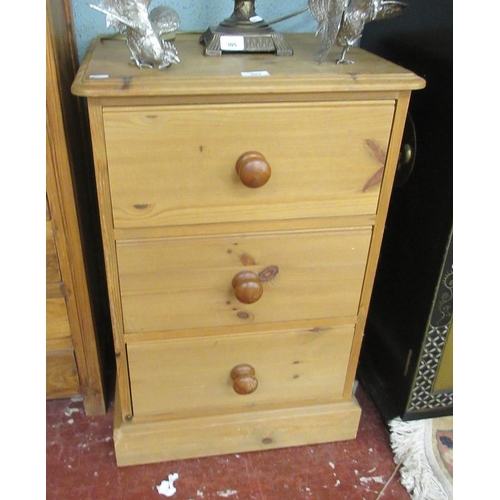 303 - Pine chest of 3 drawers - Approx W: 50cm  D: 43cm  H: 76cm