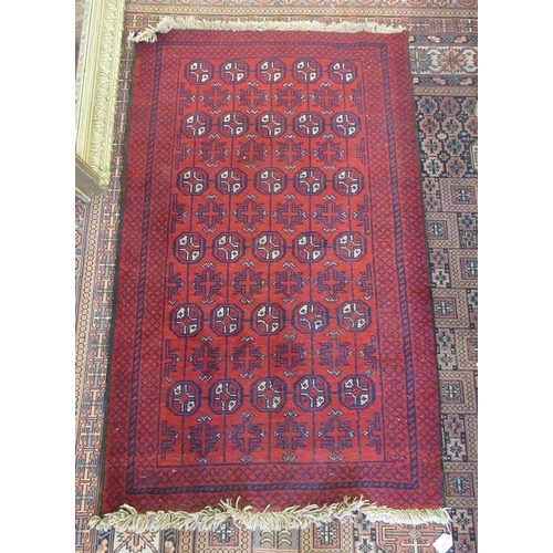 440 - Small red patterned rug - Approx size 150cm x  88cm.