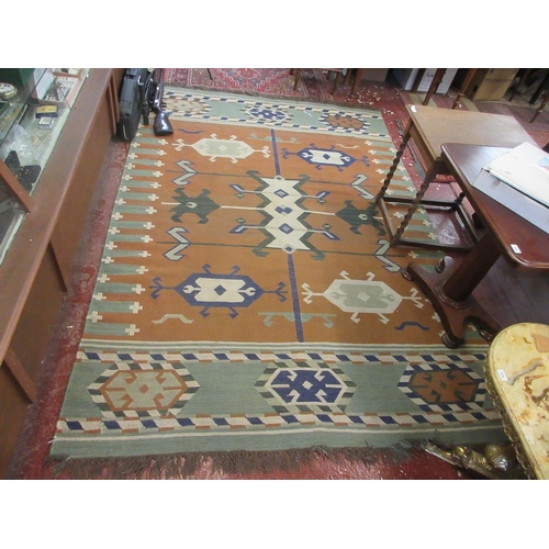 443 - Green patternend rug - Approx size 278cm x  186cm.