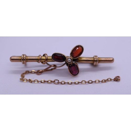 51 - 9ct gold stone set brooch